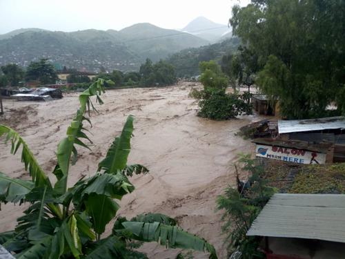 Un convoi humanitaire quitte Bukavu pour secourir les sinistrés d’Uvira