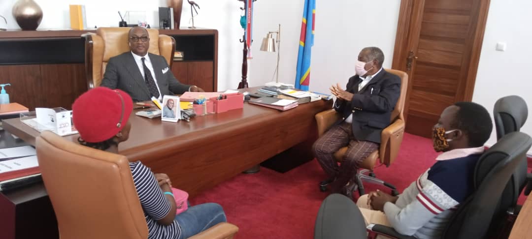 Kinshasa : Le Sénateur Éric Rubuye au chevet des étudiants Sud-Kivutiens en difficulté de logements et du couple Nyandu, parents d’un triplet