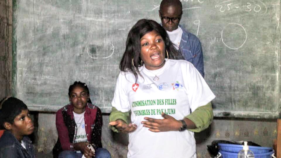 Kinshasa : après l’alphabétisation, CREEIJ forme plus de 100 jeunes filles du quartier Pakadjuma en santé sexuelle et reproductive