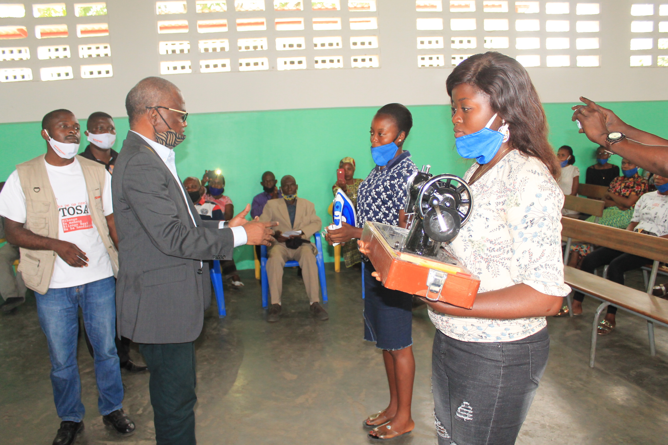 Autonomisation de la femme : CODEC et ActionAid offrent une formation et des kits de couture aux filles mères de Kisenso