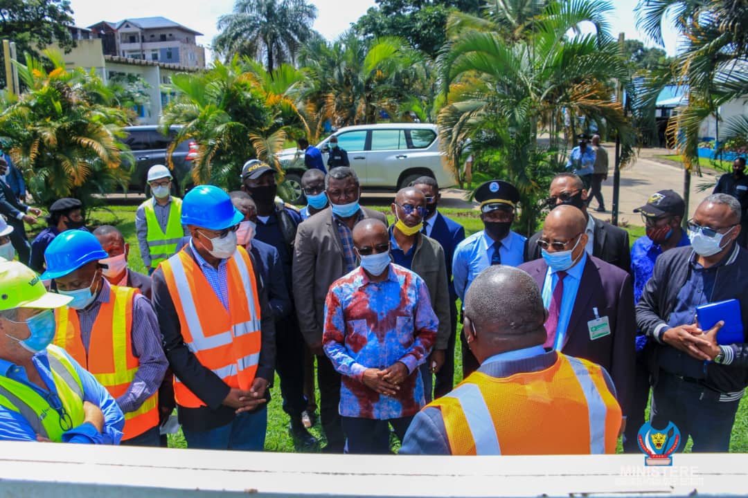 Le Ministre d’État Eustache Muhanzi inspecte les travaux de construction de la station de captage et de l’usine du traitement d’eau de Kinsuka et de l’Ozone