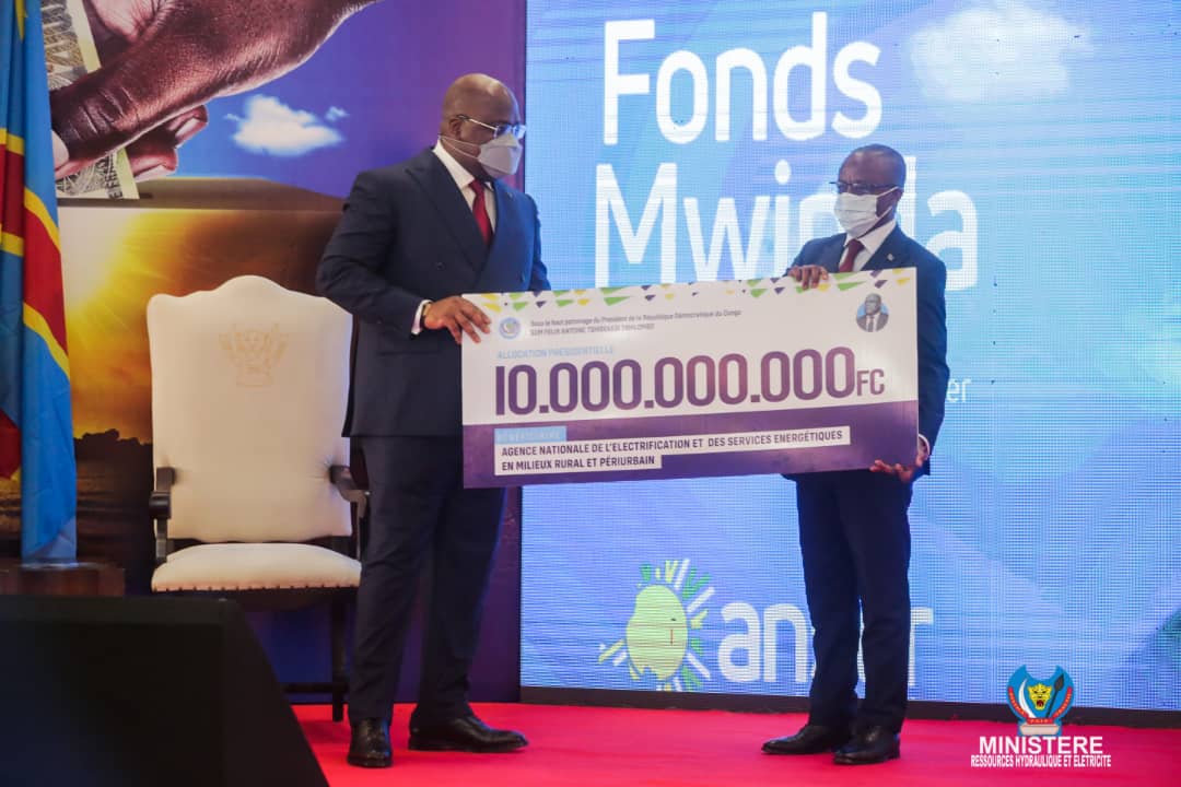 En présence du Président de la République, le Ministre d’État Eustache Muhanzi lance la capitalisation du Fonds Mwinda pour l’électrification des milieux ruraux et péri-urbains