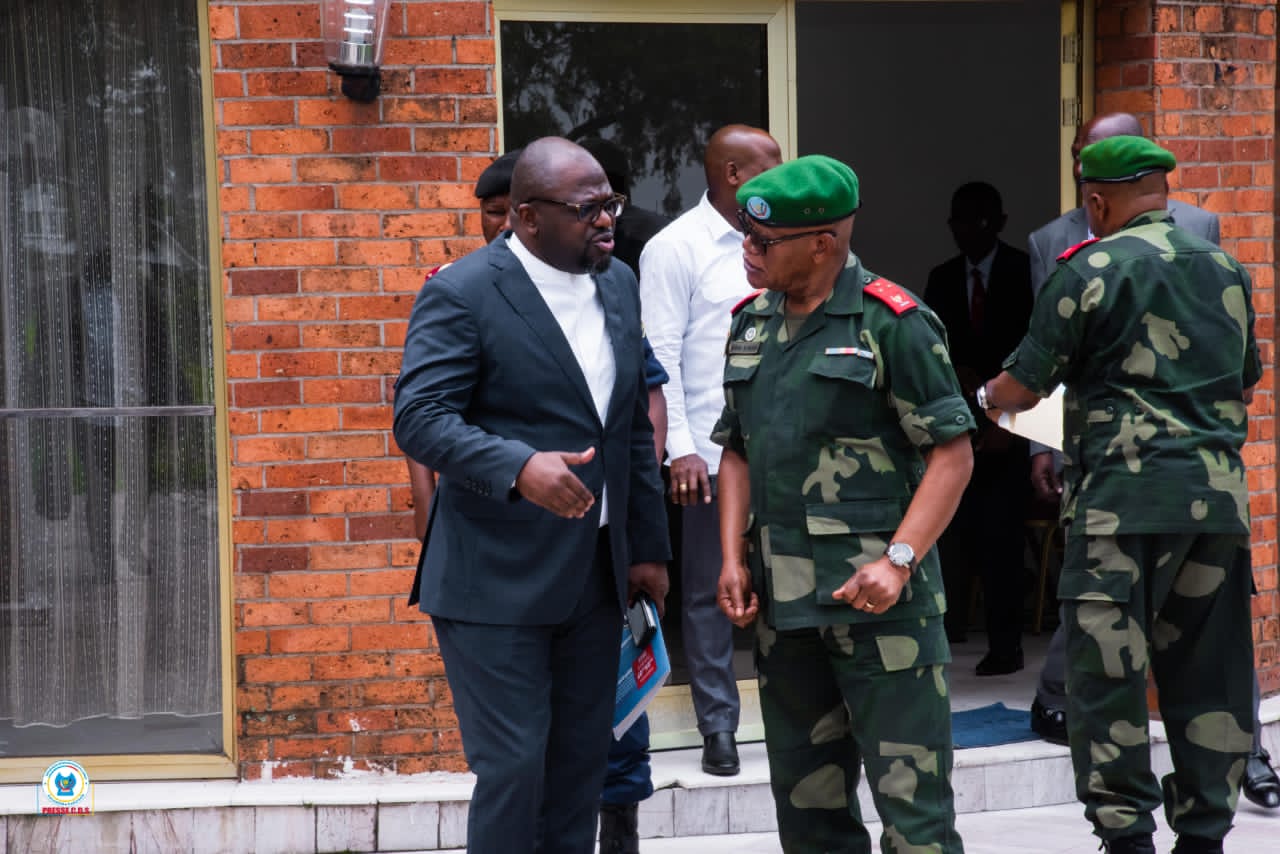 Goma : tête à tête entre le Gouverneur Militaire du Nord-Kivu et Bertin MUBONZI Président de la Commission Défense et Sécurité de l’Assemblée Nationale.
