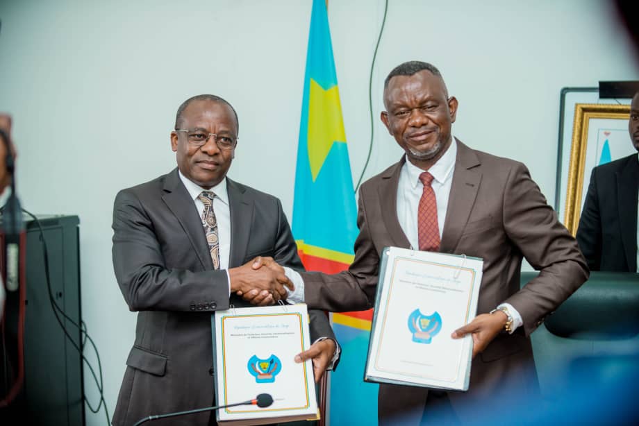 Ministère de la Décentralisation et Réformes Institutionnelles : Le Ministre d’Etat Eustache Muhanzi Mubembe s’installe et annonce ses couleurs