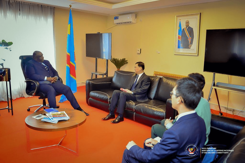 Renforcement de la coopération militaire RDC-Chine : JP Bemba rencontre le nouvel ambassadeur chinois pour discuter de la collaboration entre les deux pays