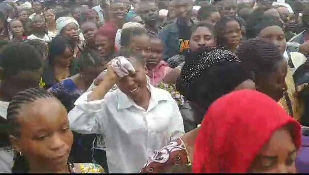 Goma: une foule indescriptible accueille le Dr. Justin MUDEKEREZA, 1er candidat Président de la République à fouler le sol du Kivu